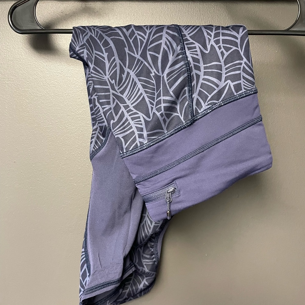 Lulu Capri leggings